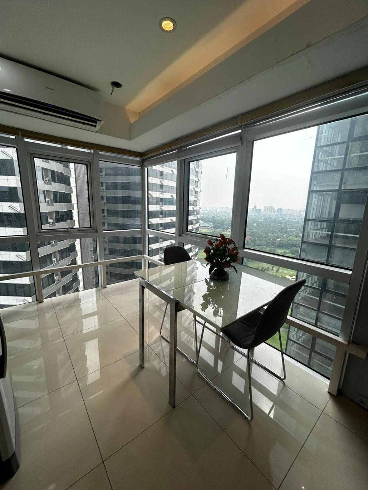 Oasis Regency @ Fort Victoria Bgc Taguig Εξωτερικό φωτογραφία